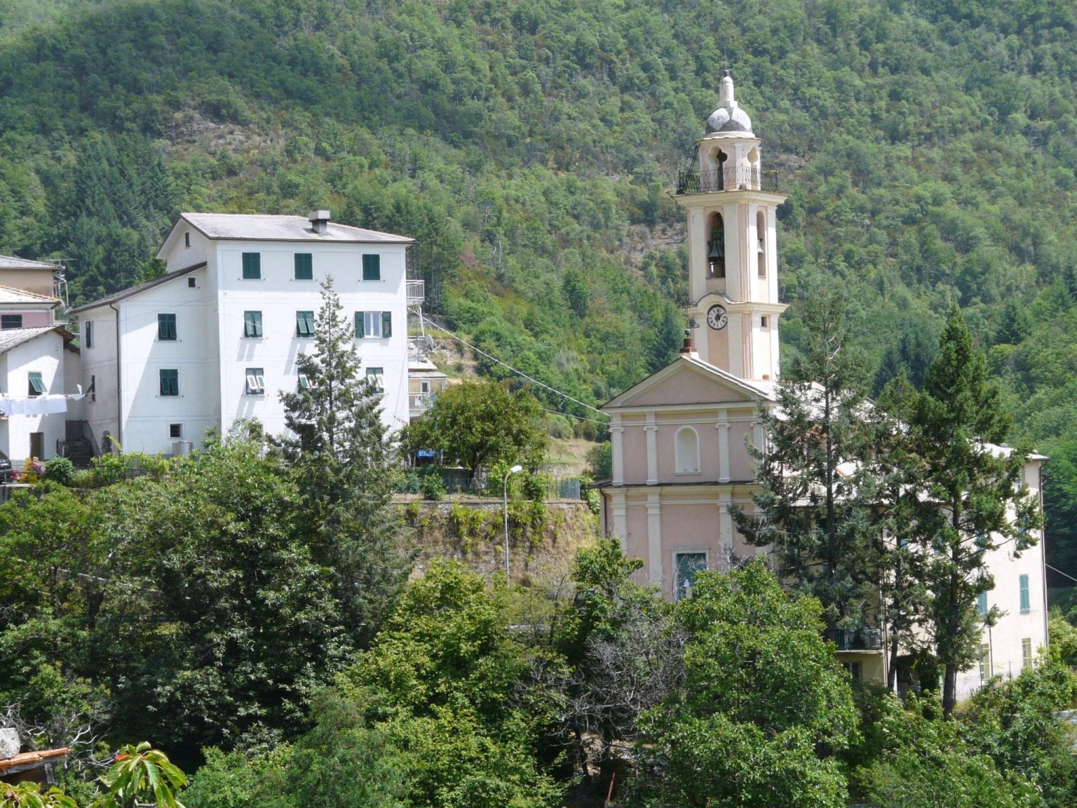 La chiesa di San Siro, una delle testimonianze antiche più importanti nella città di Mezzanego