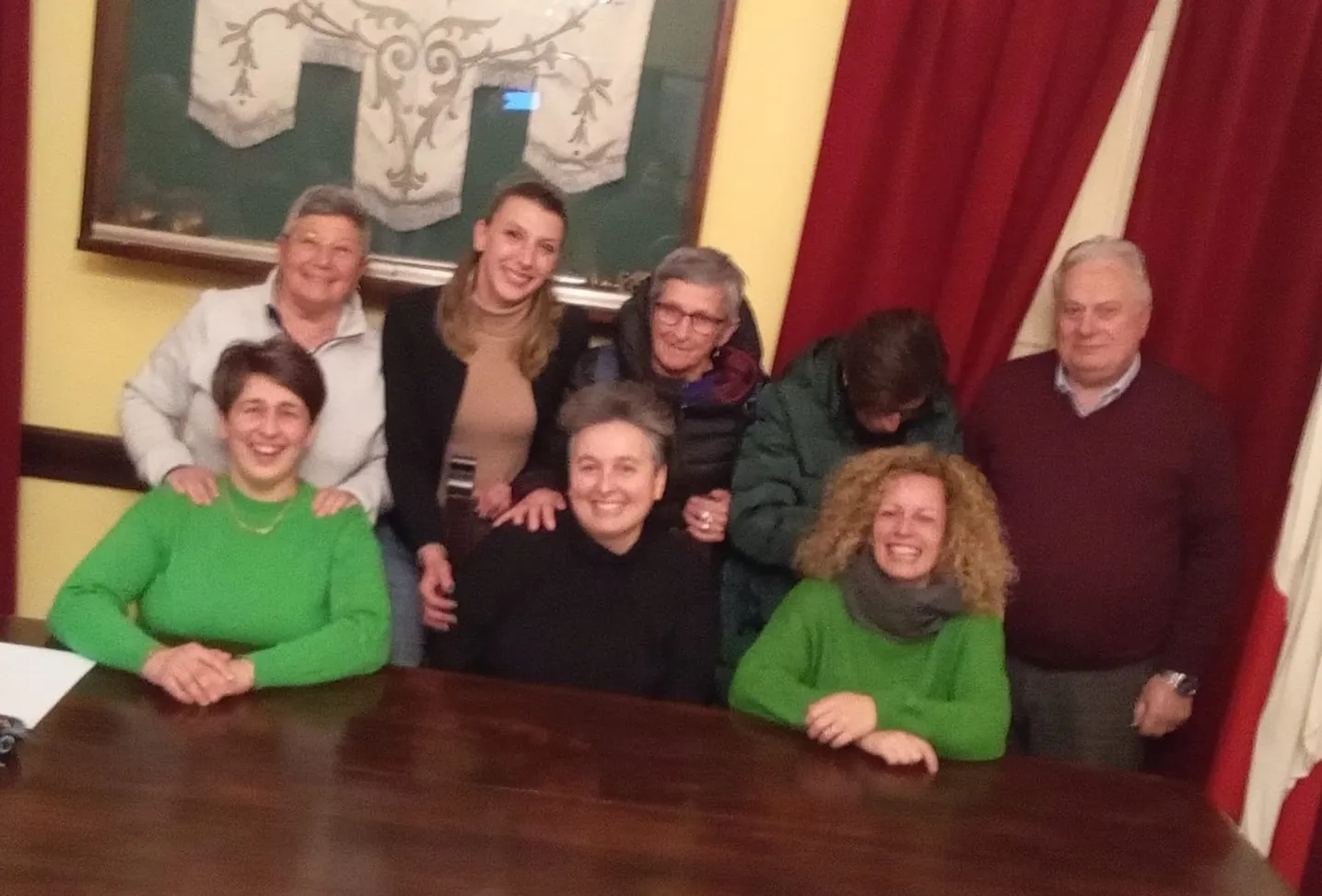 Il direttivo della Pro Loco di Borzonasca posa insieme al sindaco Giuseppino Maschio
