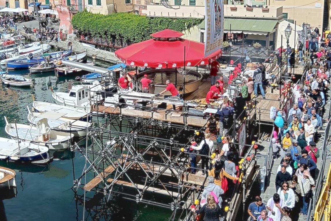 La sagra del pesce è uno degli appuntamenti più attesi a Camogli