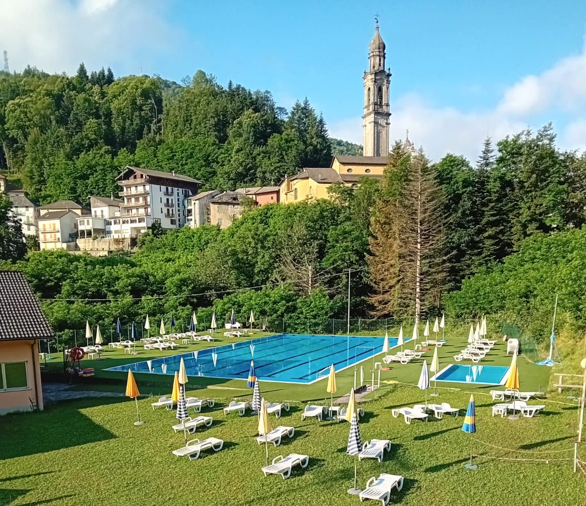 La piscina di Rezzoaglio rappresenta un punto di riferimento dell'entroterra