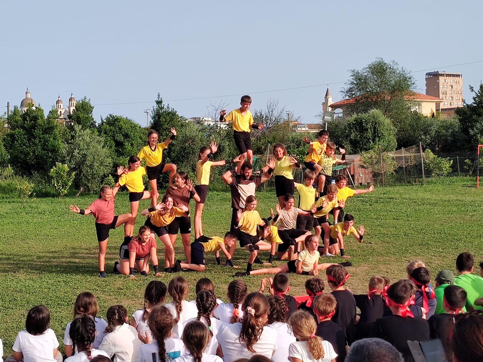 L'associazione L'Avventura della Carità gestisce alcuni terreni sulla Piana dell'Entella