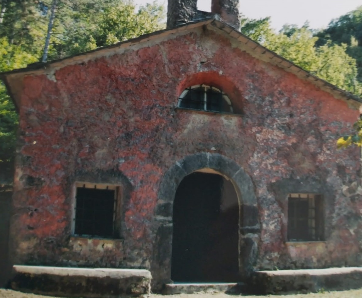 La cappelletta di Levaggi dove è stato ritrovato l'affresco dedicato alla Madonna del Latte
