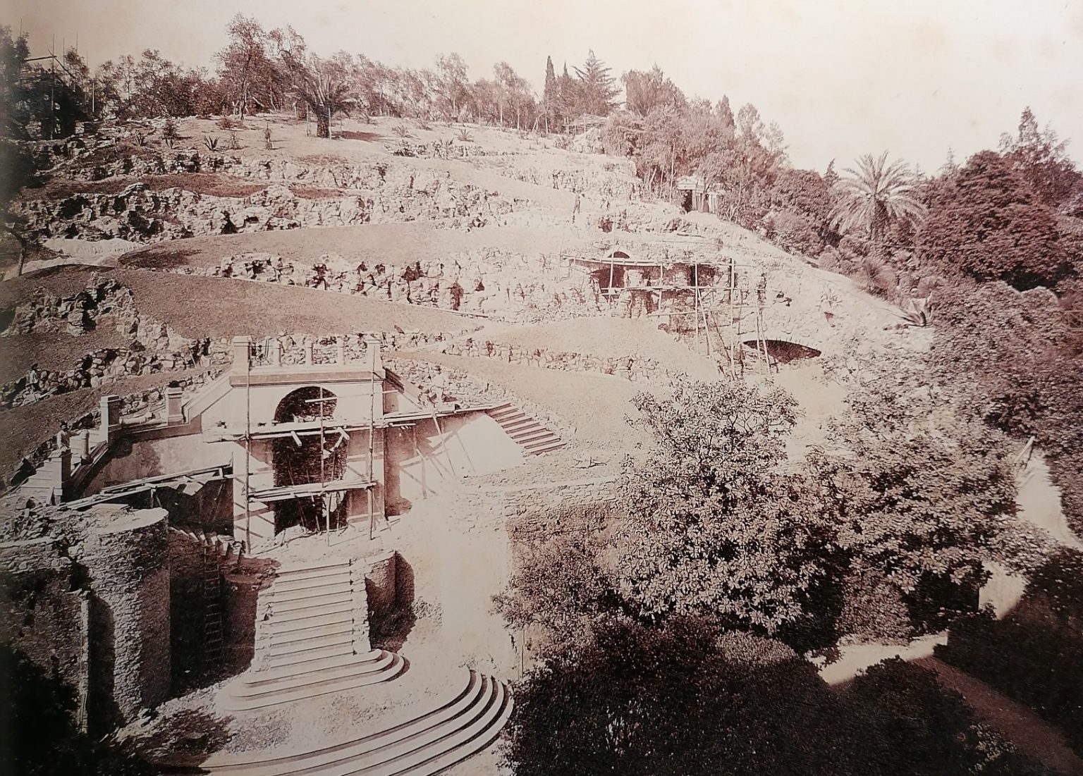 Un momento della costruzione del Parco di Palazzo Rocca a Chiavari