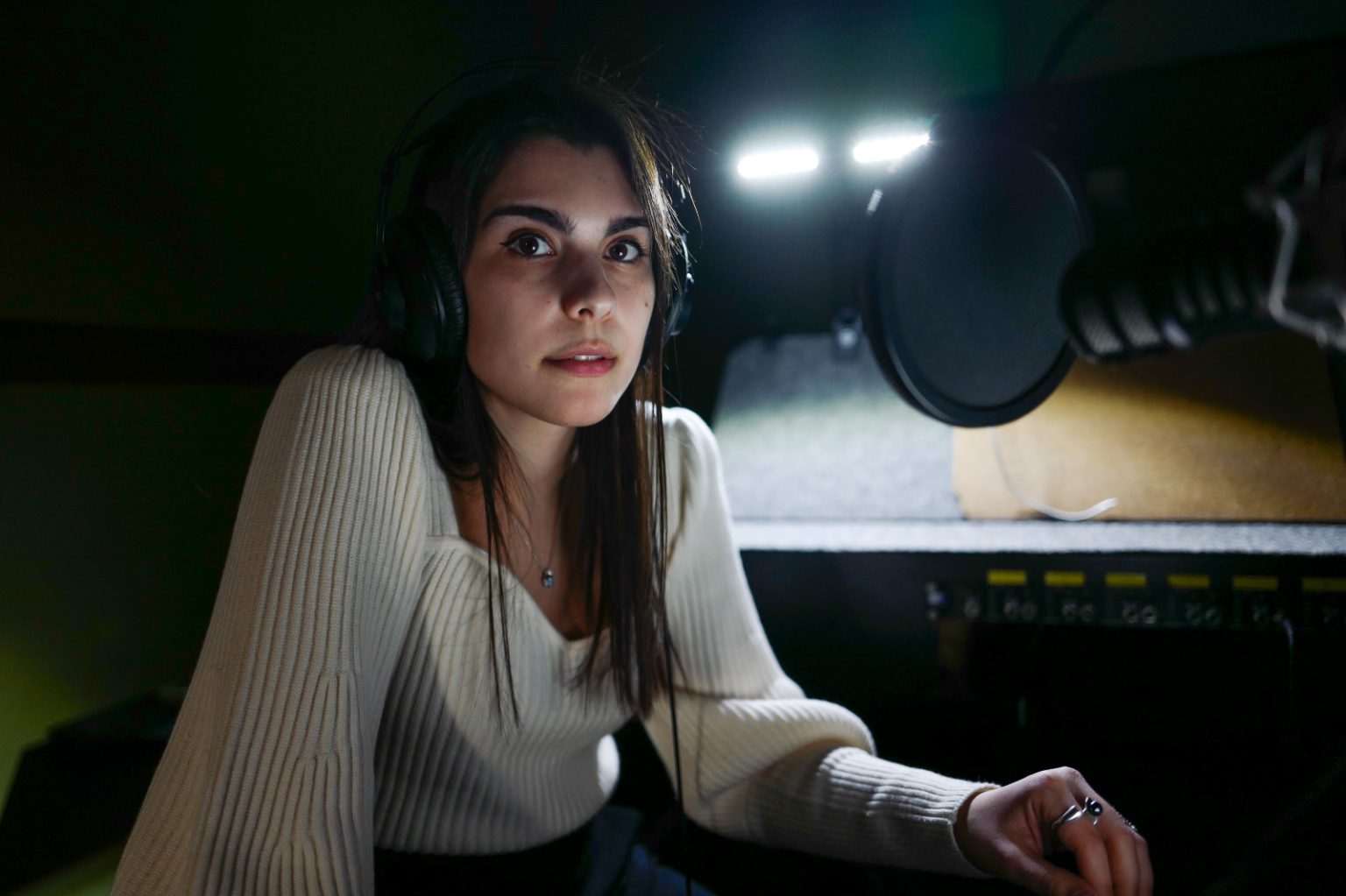 Beatrice Petrella, giornalista romana, ha vinto il Premio Roberto Morrione con il suo podcast 'Oltre'