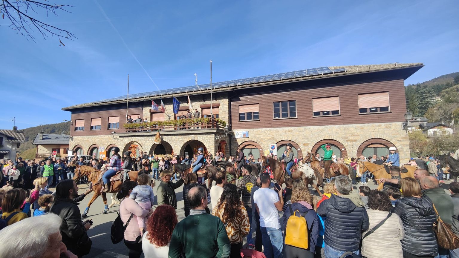 La Transumanza di Santo Stefano d'Aveto ha raccolto moltissime persone