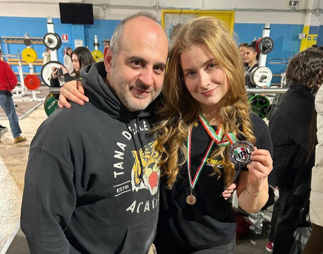 Fabio Riccobaldi, coach della Chiavari Powerlifting, insieme a Sabrina Berni