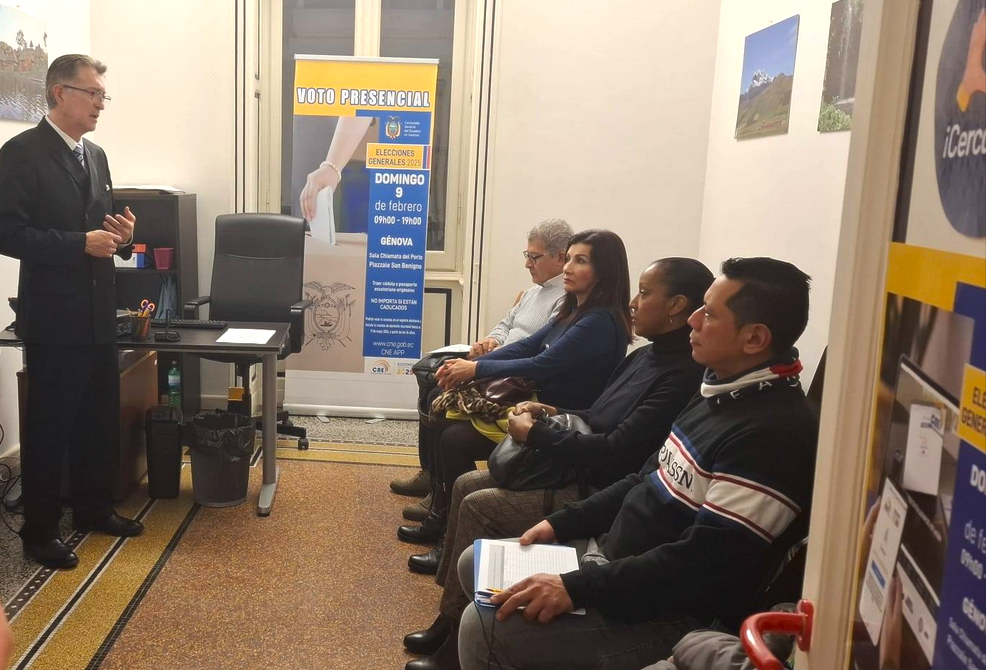 Un incontro tra i cittadini e il console genovese dell'Ecuador nei giorni scorsi