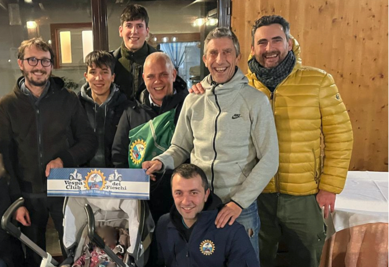Il direttivo del ‘Vespa Club dei Fieschi - Golfo del Tigullio’ che è il primo a livello regionale