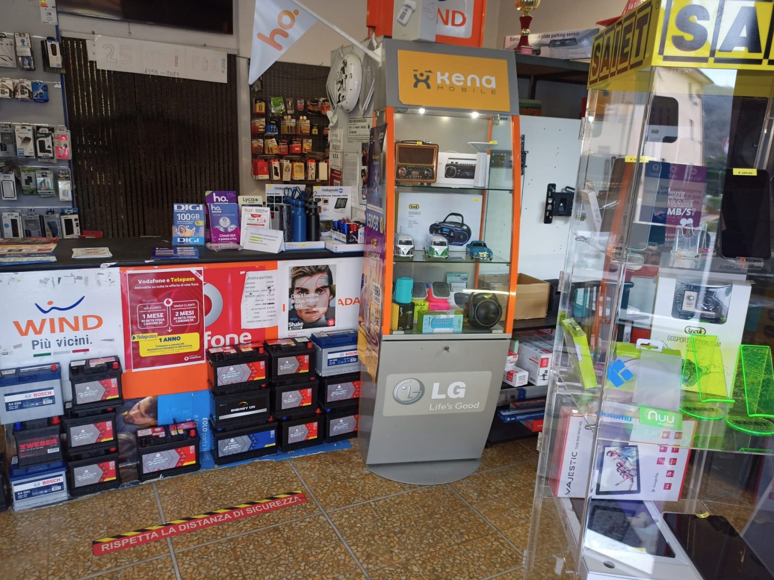 La F.D.R. di Daniele Fugazzi: un negozio di elettronica che ancora resiste
