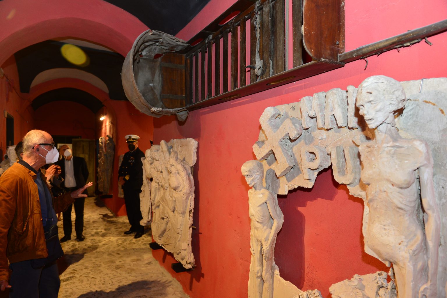 L'inaugurazione della mostra 'Arte come Resistenza' di Nicola Neonato