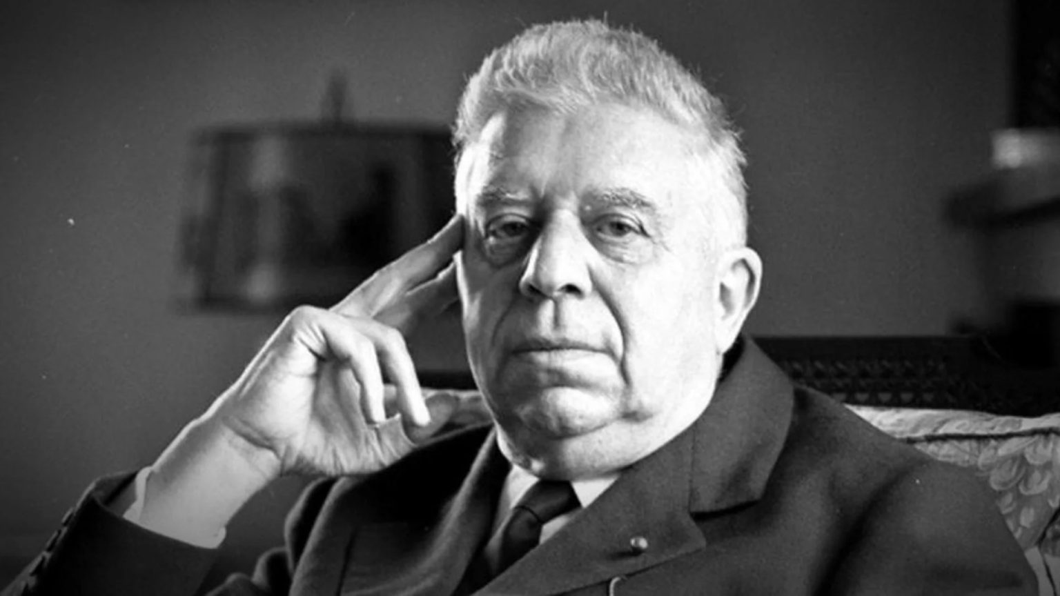 Eugenio Montale pubblicò nel 1925 la raccolta 'Ossi di seppia'