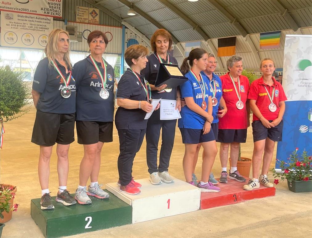 Una delle premiazioni dei Campionati di bocce svoltisi a Riva Trigoso