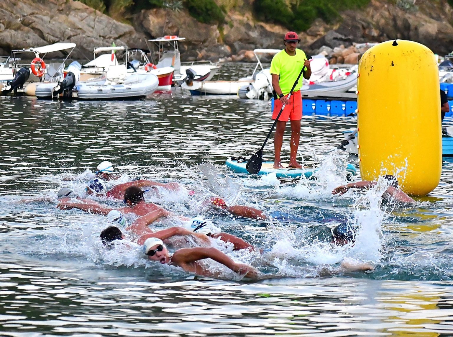 La Bay Night Swimming che si è svolta nei giorni scorsi a Sestri Levante