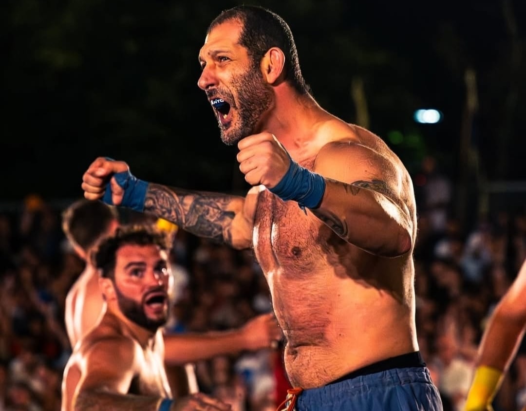 Roberto Fantasia è insegnante di Muay Thai e MMA presso gli Orsi del Tigullio a Chiavari