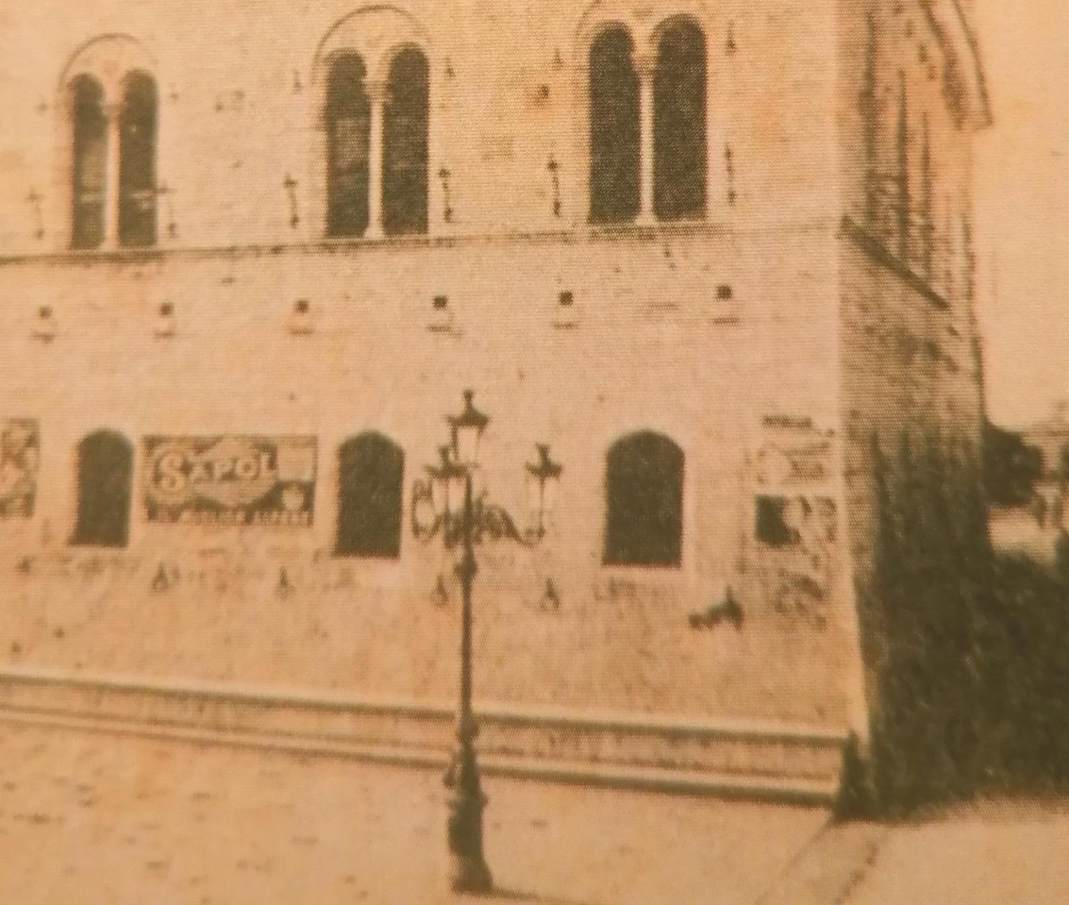 Chiavari fu pioniera in Liguria anche in fatto di illuminazione notturna