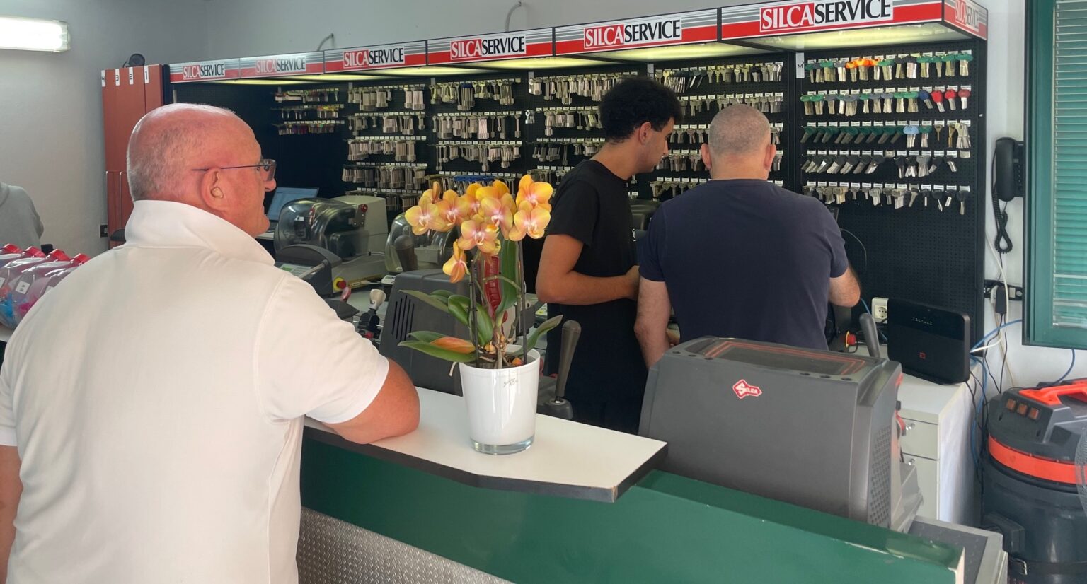 Il negozio di via Entella a Chiavari riaperto da Alessandro Repetto