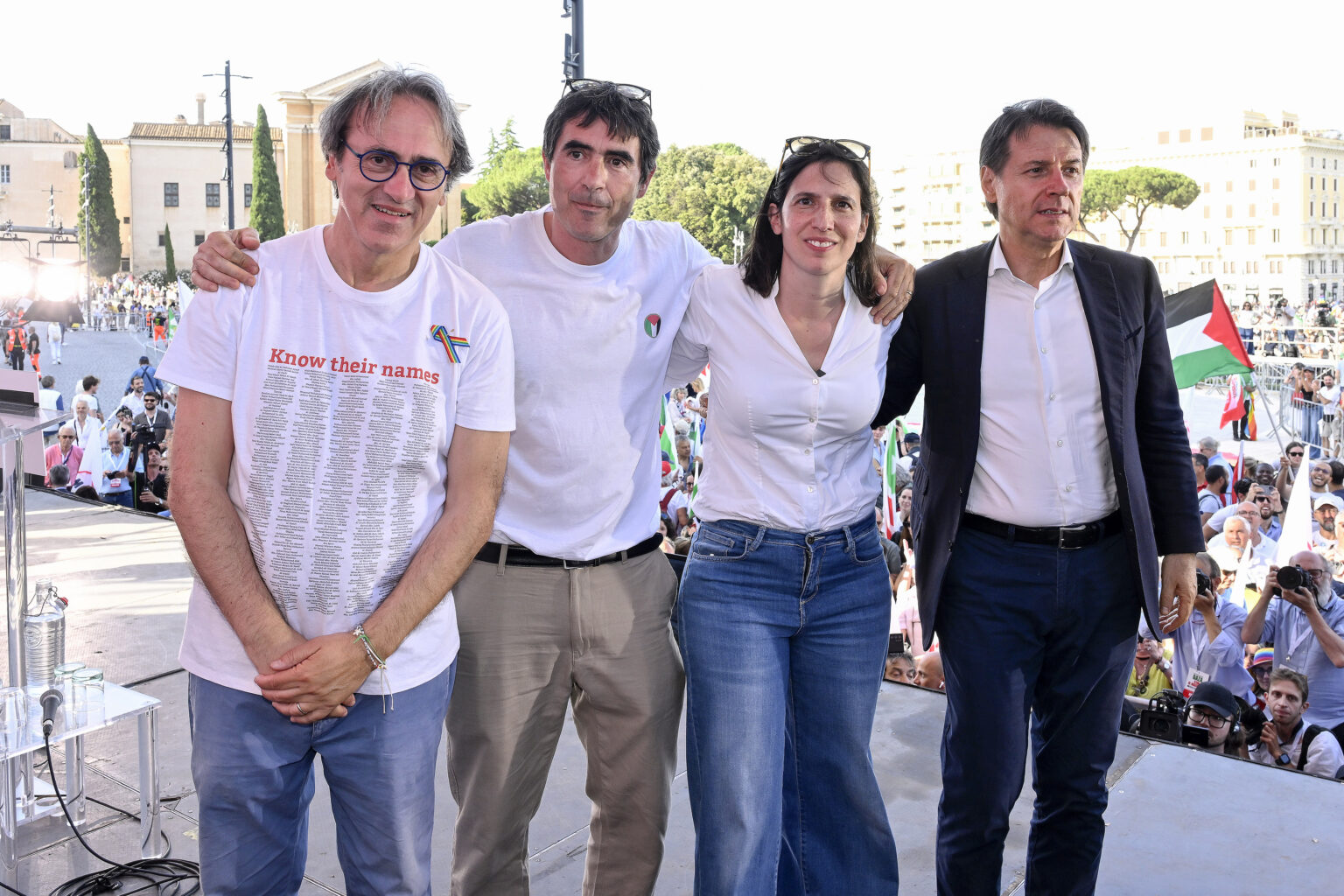 Angelo Bonelli, Nicola Fratoianni, Elly Schlein e Giuseppe Conte al termine di una manifestazione Pro Pal
