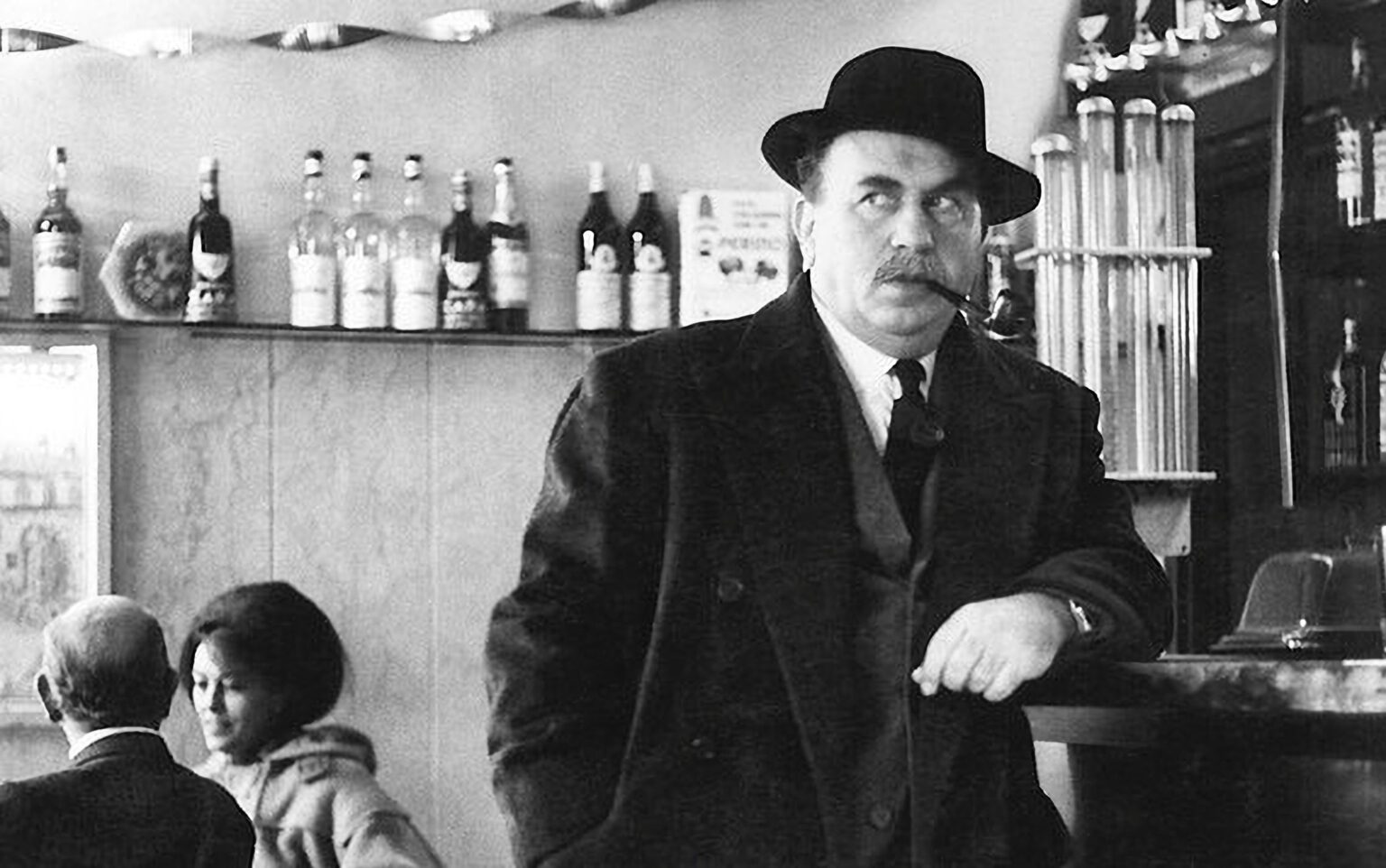 Gino Cervi nei panni dell'ispettore Maigret, tratto dai romanzi di Simenon