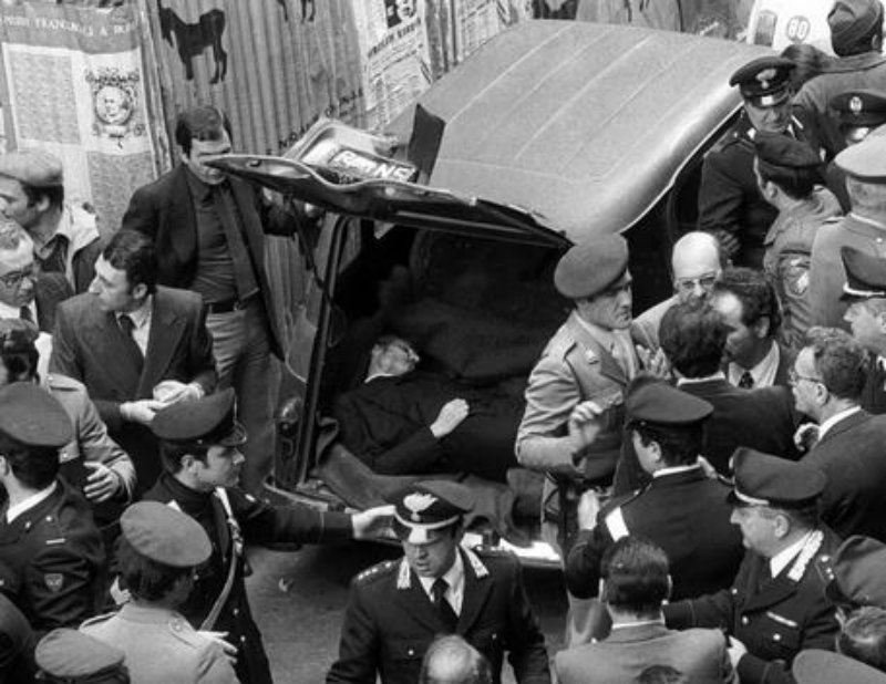 La Renault all'interno della quale fu ritrovato il cadavere di Aldo Moro, ucciso dalle Br, in via Caetani a Roma