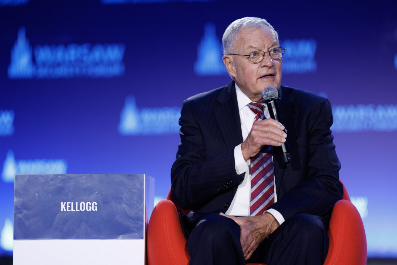 Il generale Keith Kellogg lascerà l’amministrazione Trump a gennaio 2026