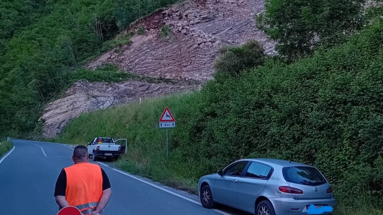 Una frana lungo la statale di Ne che ha causato parecchi disagi