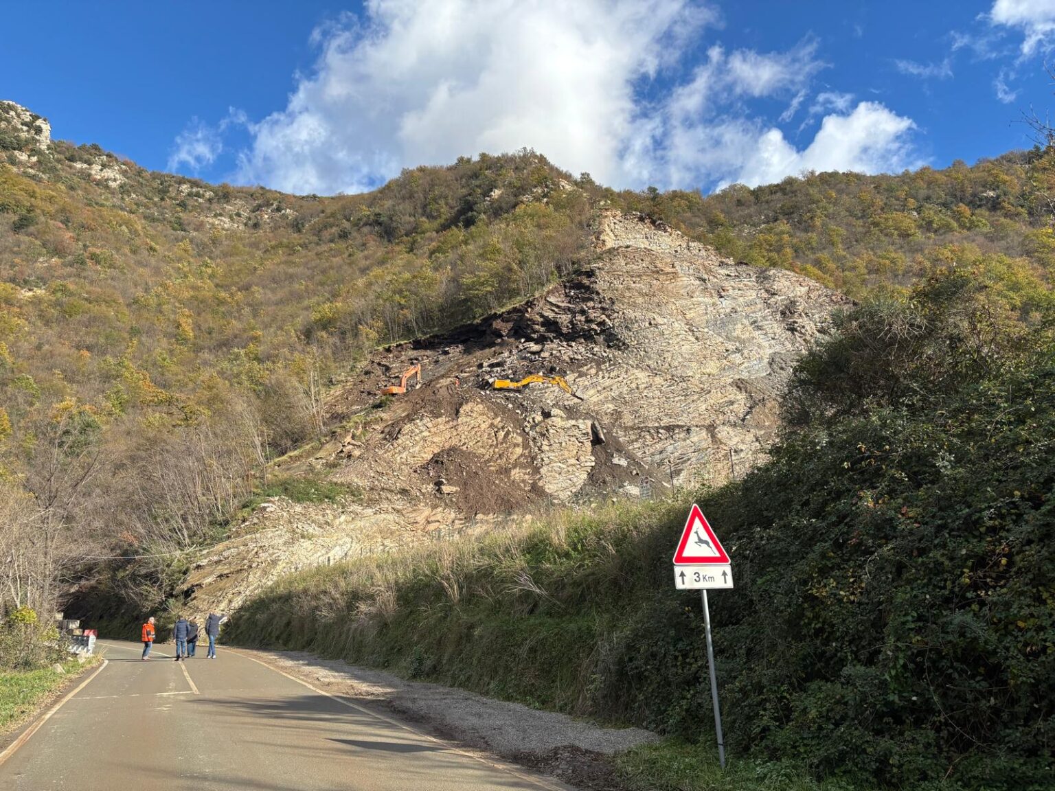 La frana sulla provinciale 26 ha creato non pochi disagi alla Val Graveglia