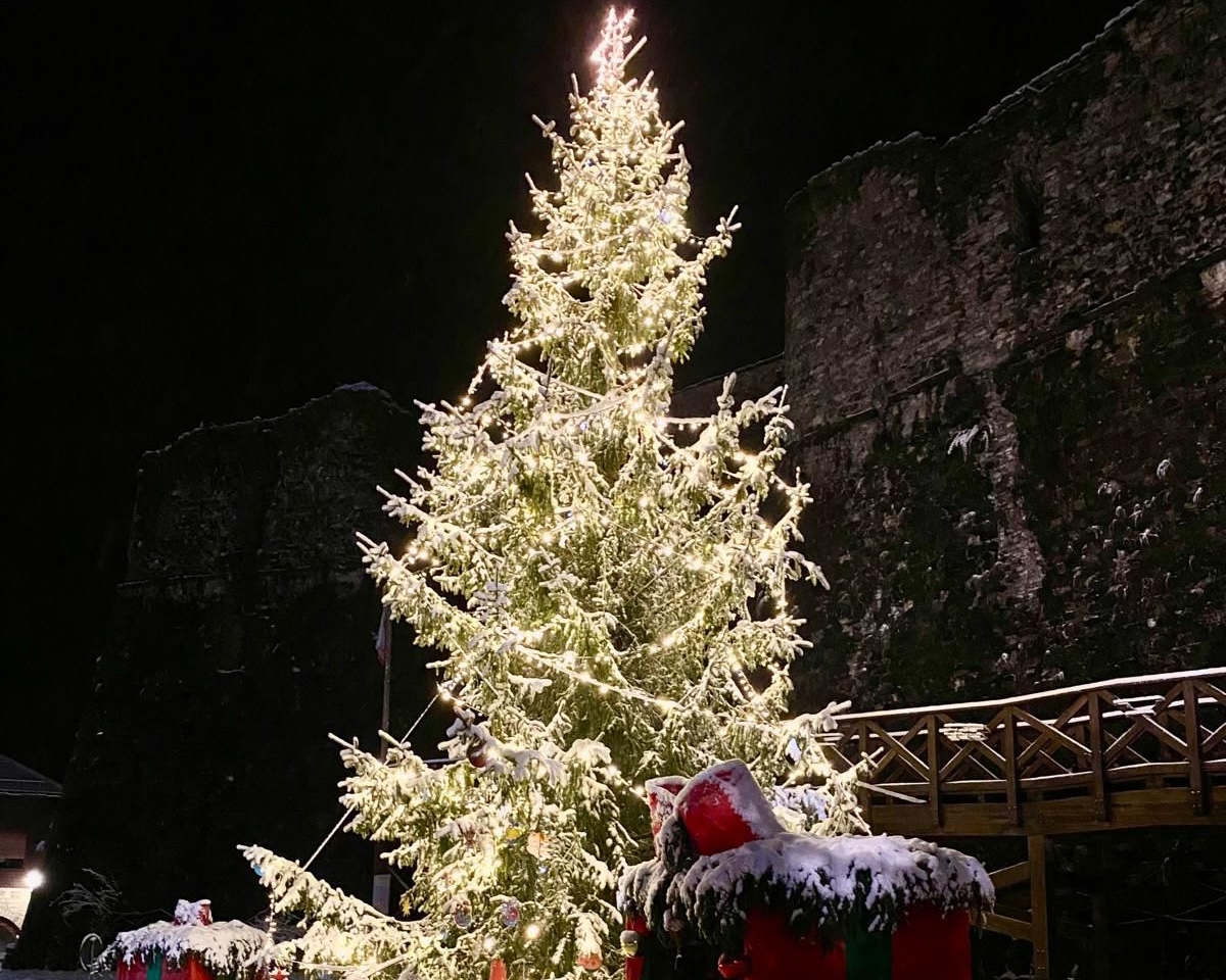 L'albero di Natale di Santo Stefano d'Aveto, vicino al Castello