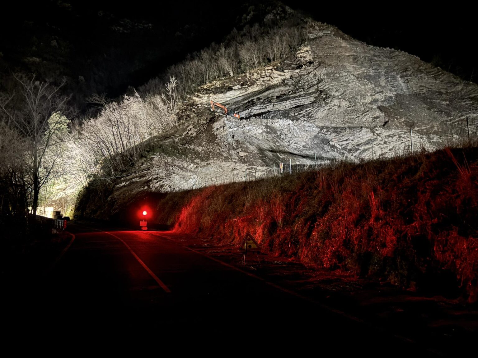 Un altro movimento franoso sta mettendo in serissima difficoltà la Val Graveglia