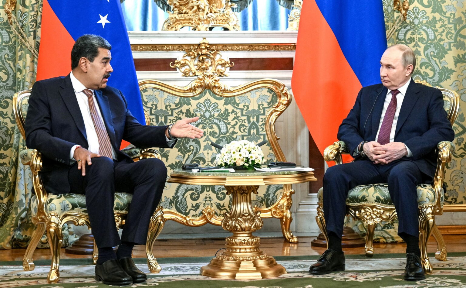 Un recente incontro tra il presidente russo Putin e l'ex presidente del Venezuela Maduro