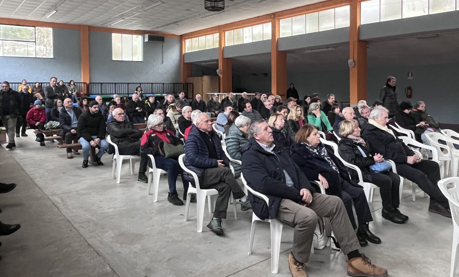 L'assemblea pubblica sulla ipotesi del parco eolico in Val d'Aveto è stata molto partecipata