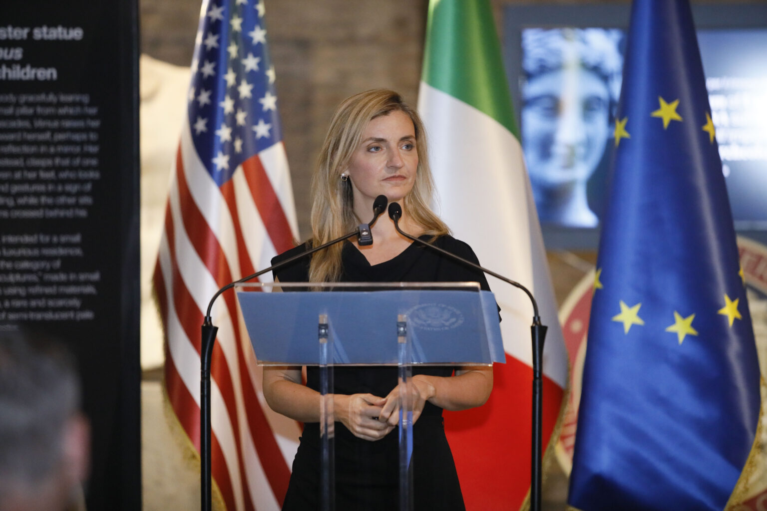 Sarah B. Rogers ha l’incarico di sottosegretaria di stato per la diplomazia pubblica