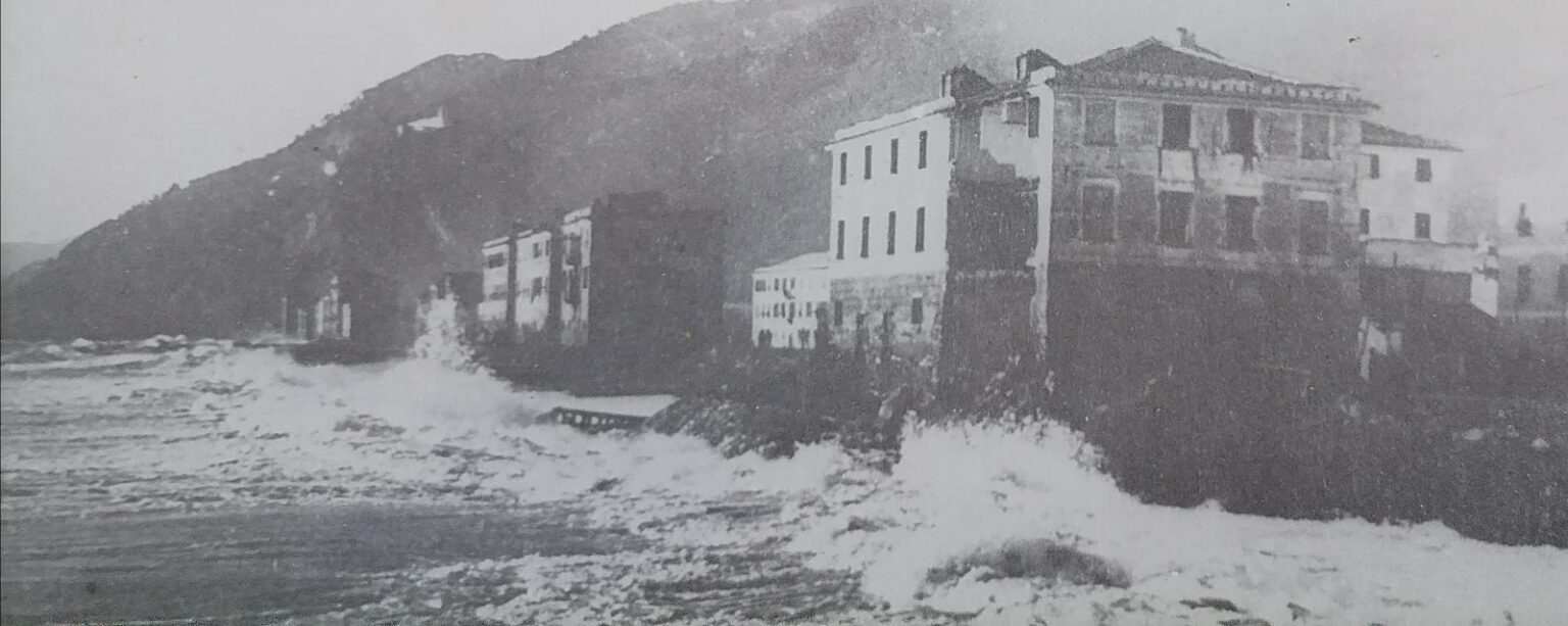 La violenta mareggiata che nel 1897 sferzò il fronte mare di Chiavari