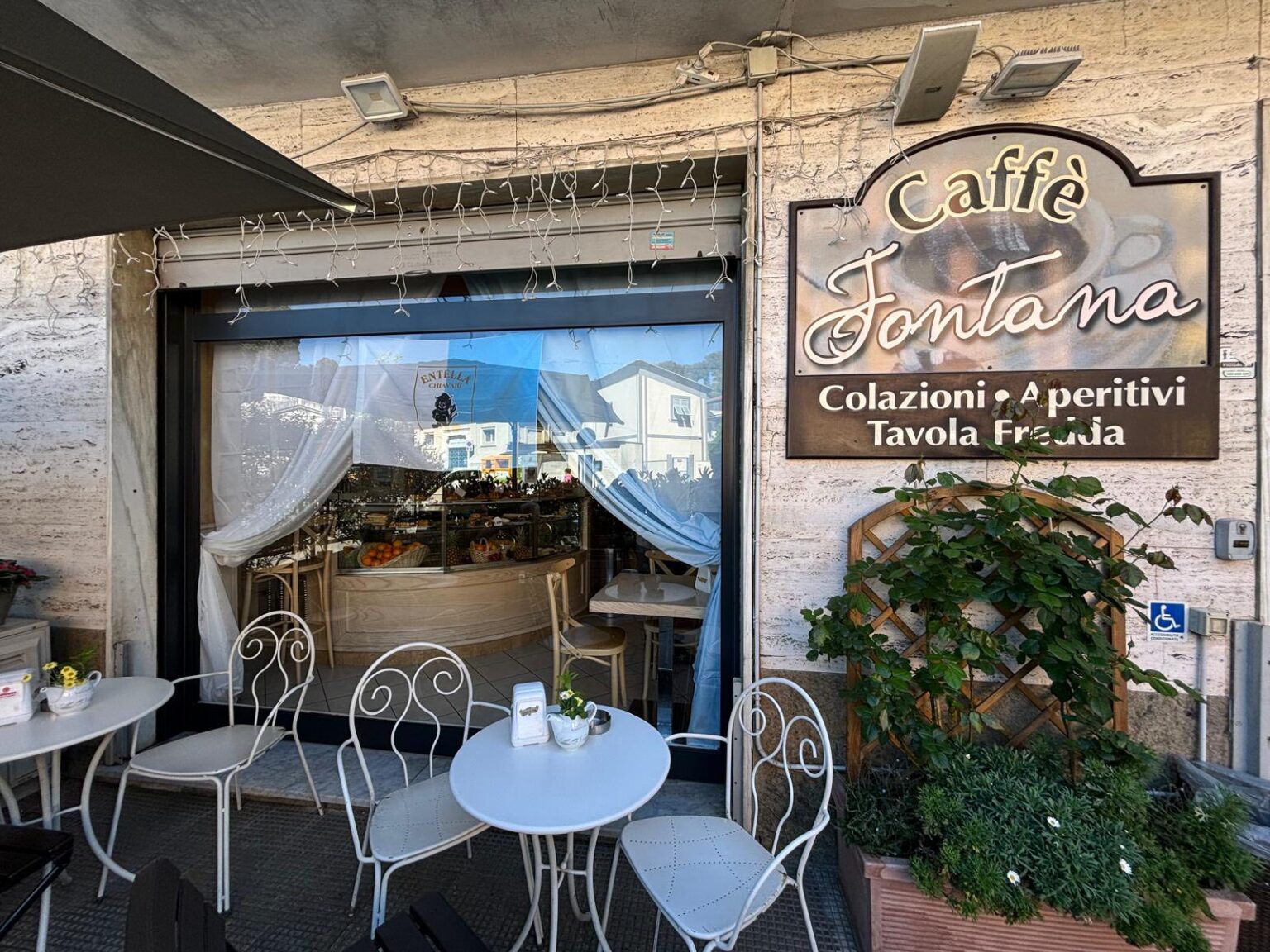 Il Caffè Fontana, locale nei pressi dello stadio di Chiavari