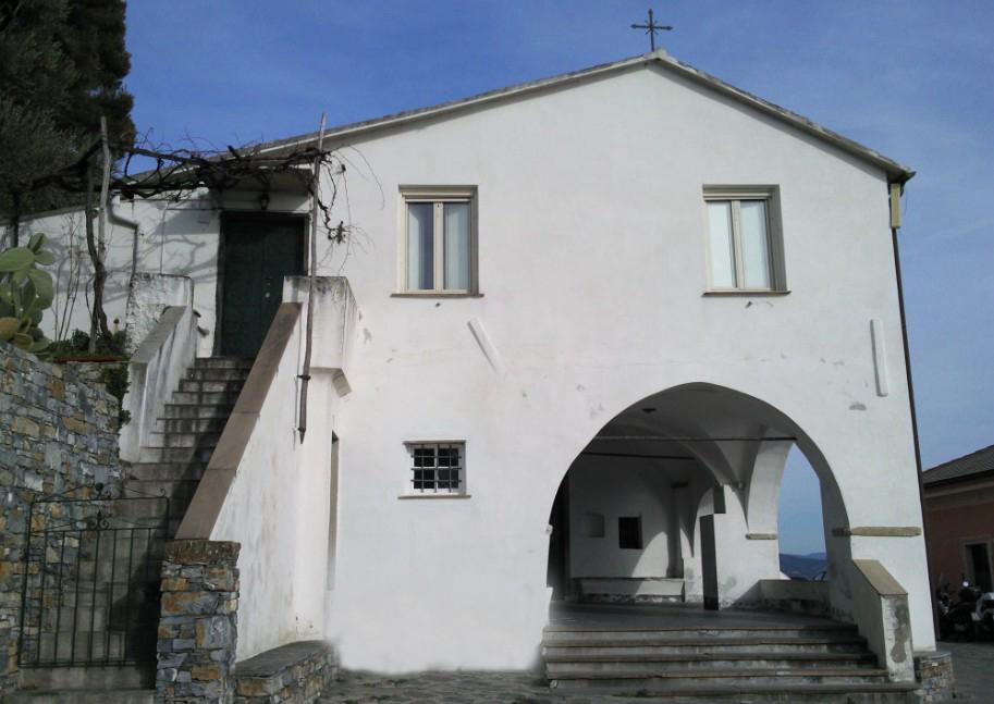 Il Santuario delle Grazie si trova sull'omonima collina tra Chiavari e Zoagli