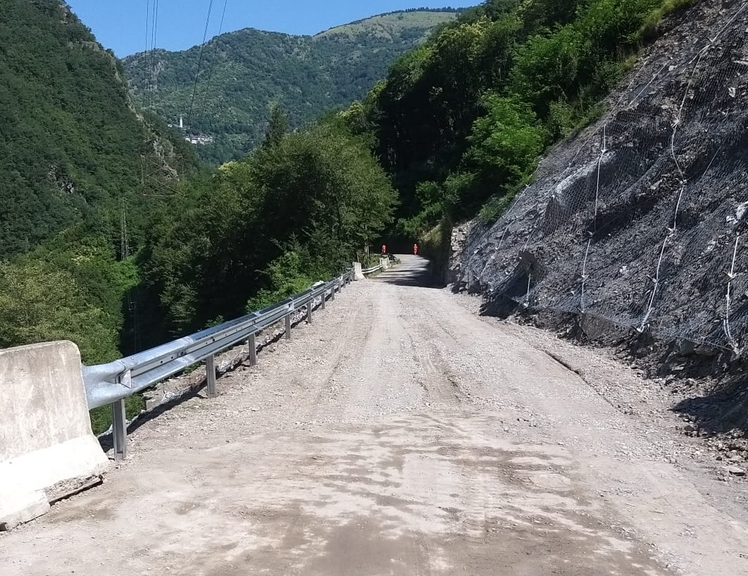 La Strada Statale 586 della Val d'Aveto è stata riaperta al traffico a senso unico alternato