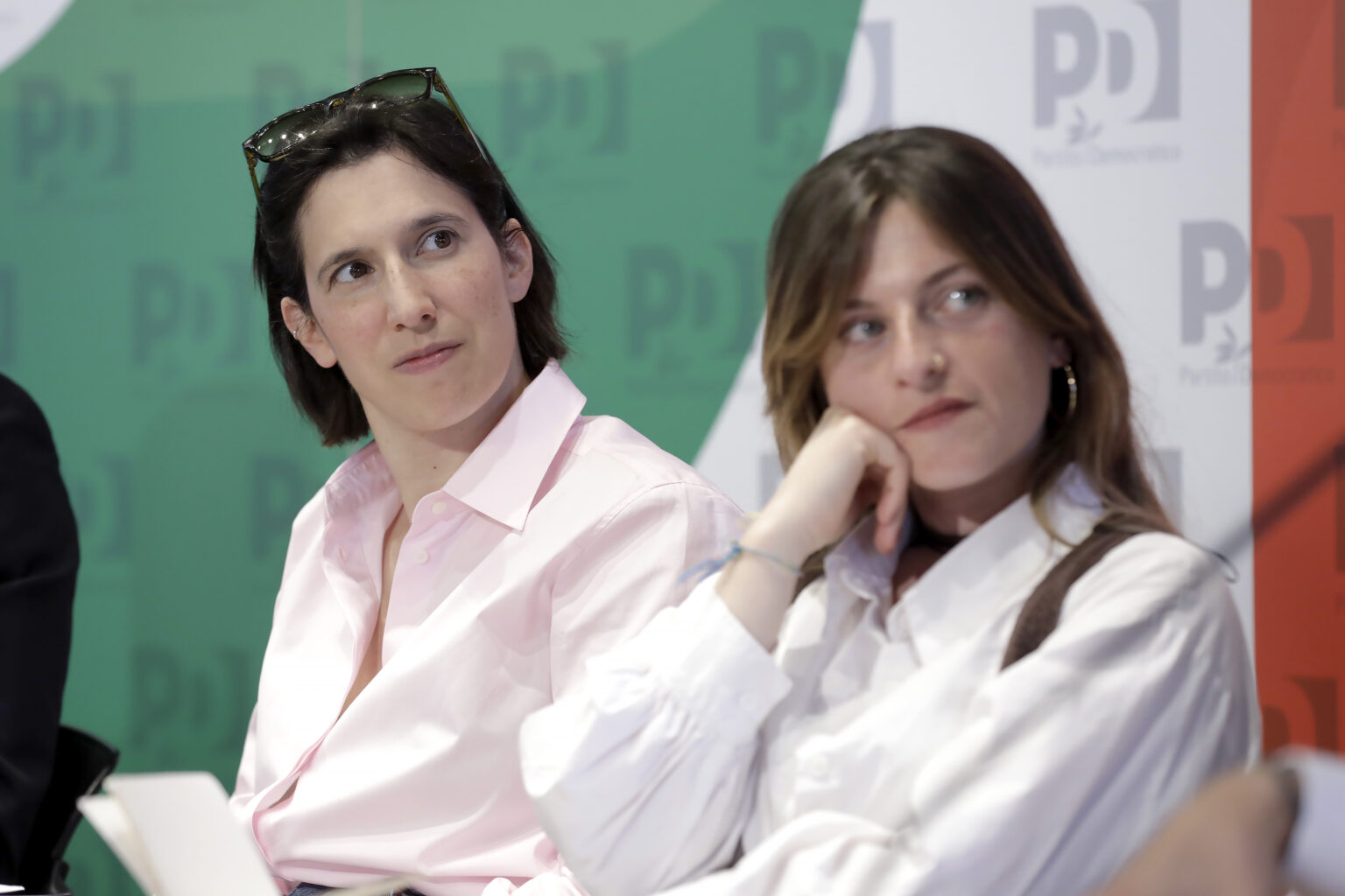 La segretaria del Pd Elly Schlein e la segretaria dei giovani dem Virginia Libero