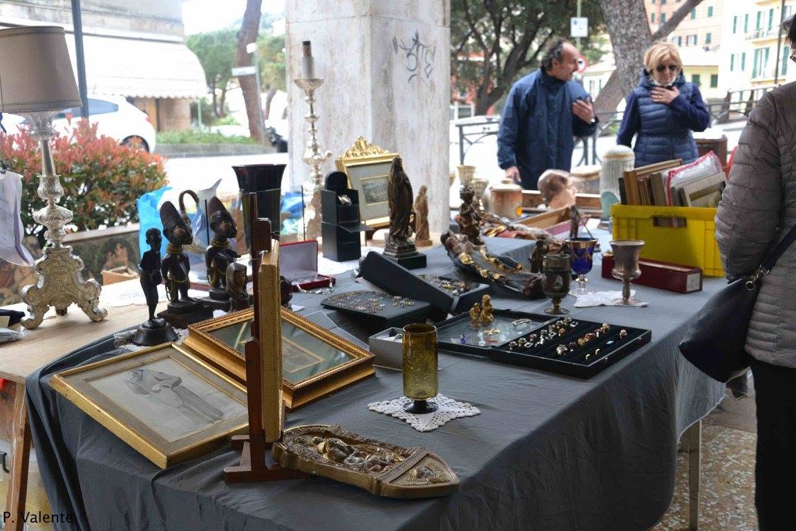 Il mercatino di Recco Antiqua si svolge ogni quarto sabato del mese a Recco