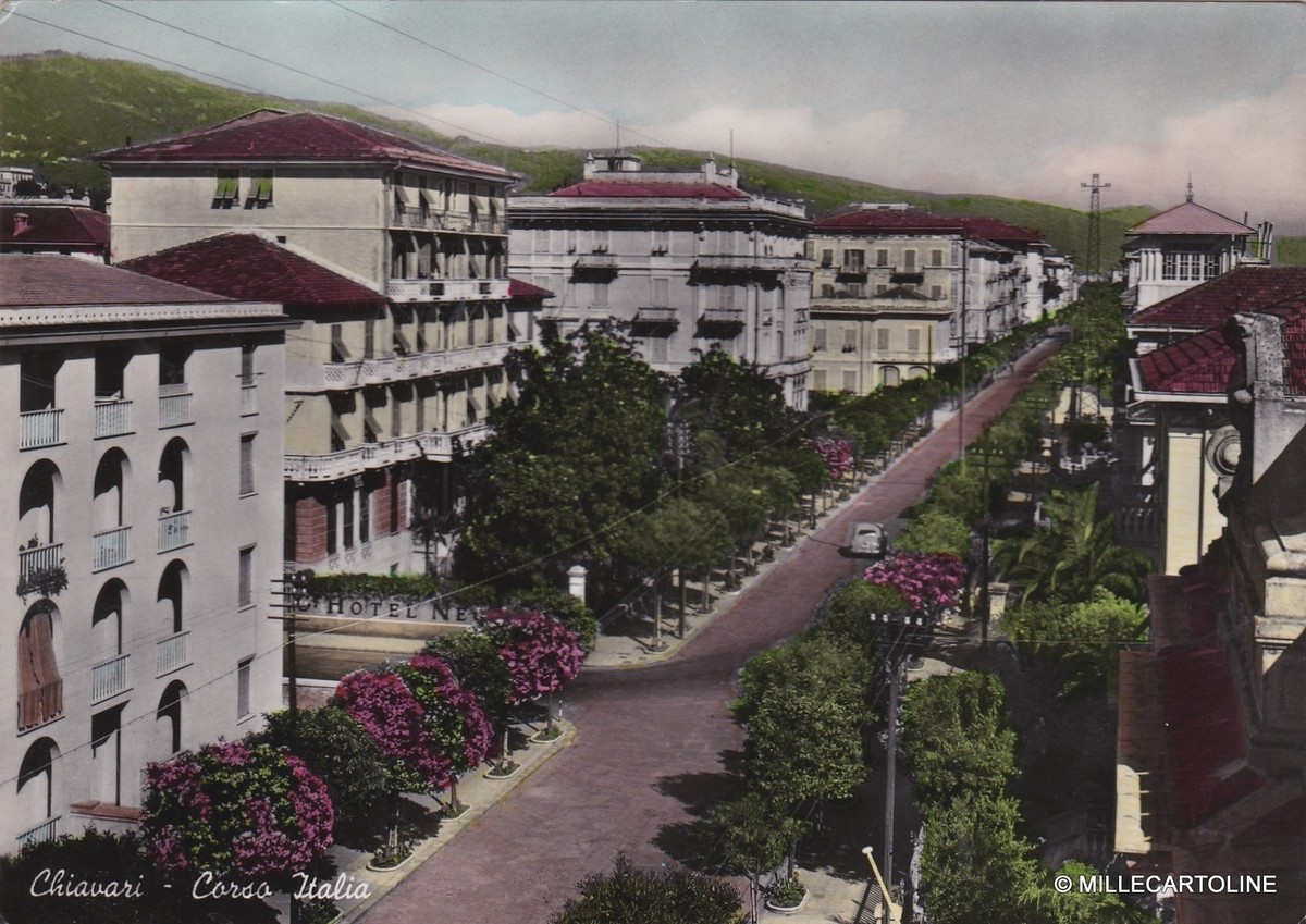 Una cartolina degli anni Cinquanta di corso Italia a Chiavari: si vedono le moltissime alberature